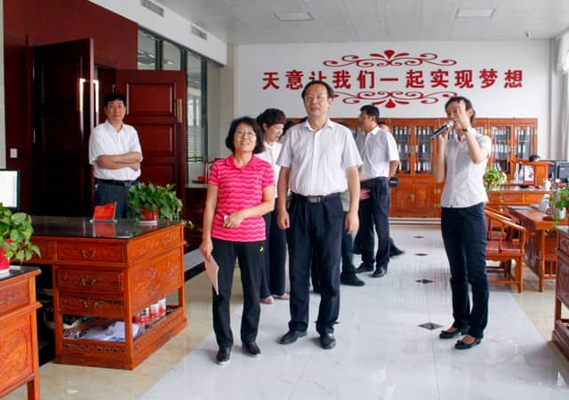 济宁市政协副主席戴伟娟一行莅临世界杯信誉买球机械调研指导