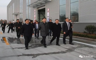 山东省住建厅党组成员、副厅长张晓海莅临世界杯信誉买球机械调研指导